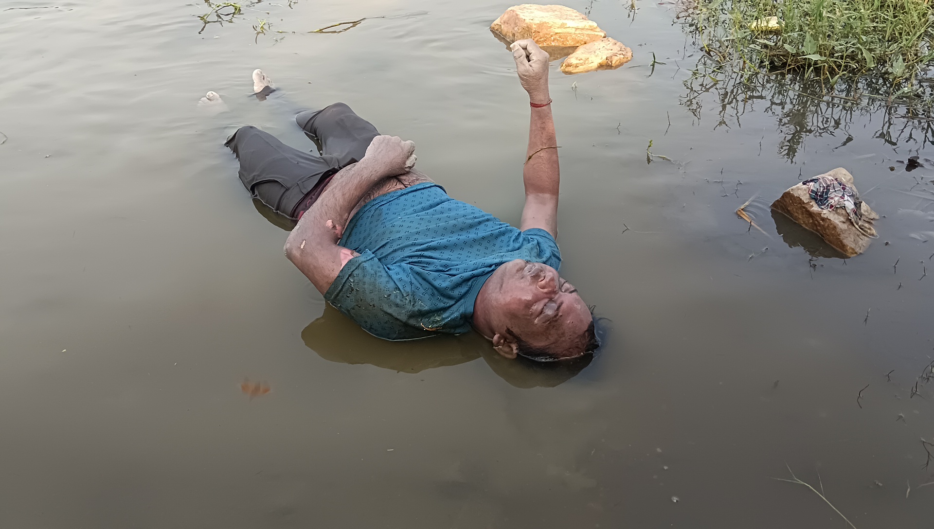 आदित्यपुर के कृषि विज्ञान केंद्र के तालाब से मिला दूसरा शव, पत्नी का रो-रोकर बुरा हाल; पुलिस की कार्